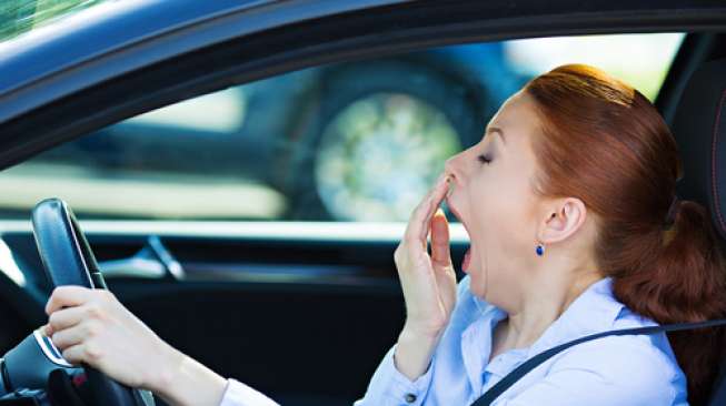 Mengemudikan Mobil Pribadi pada waktu Libur Nataru, Kenali Microsleep dan juga Tips Menghindarinya